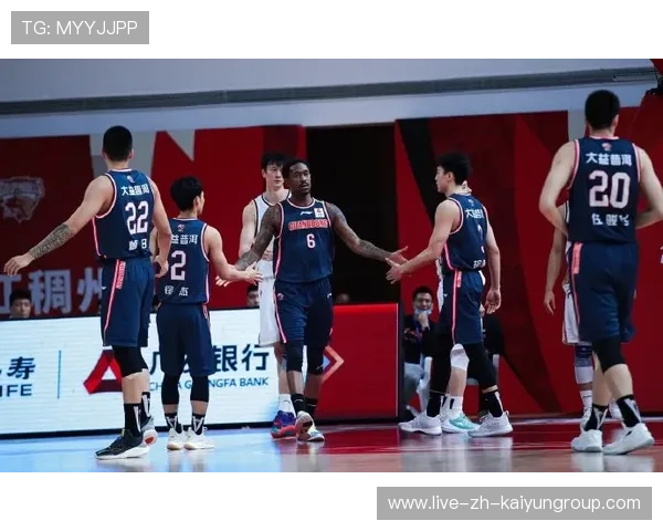 广东男篮现场高压：赵睿变“训导主任”？